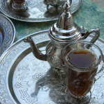 Поднос и чайник в марокканском стиле