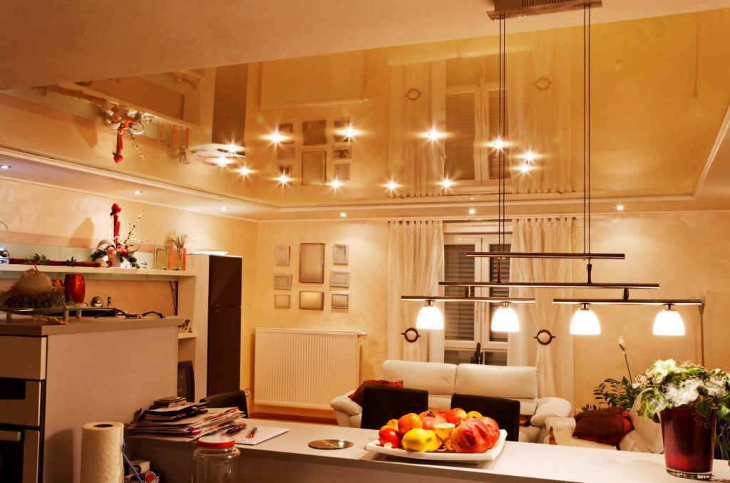 освещение натяжного потолка на кухне