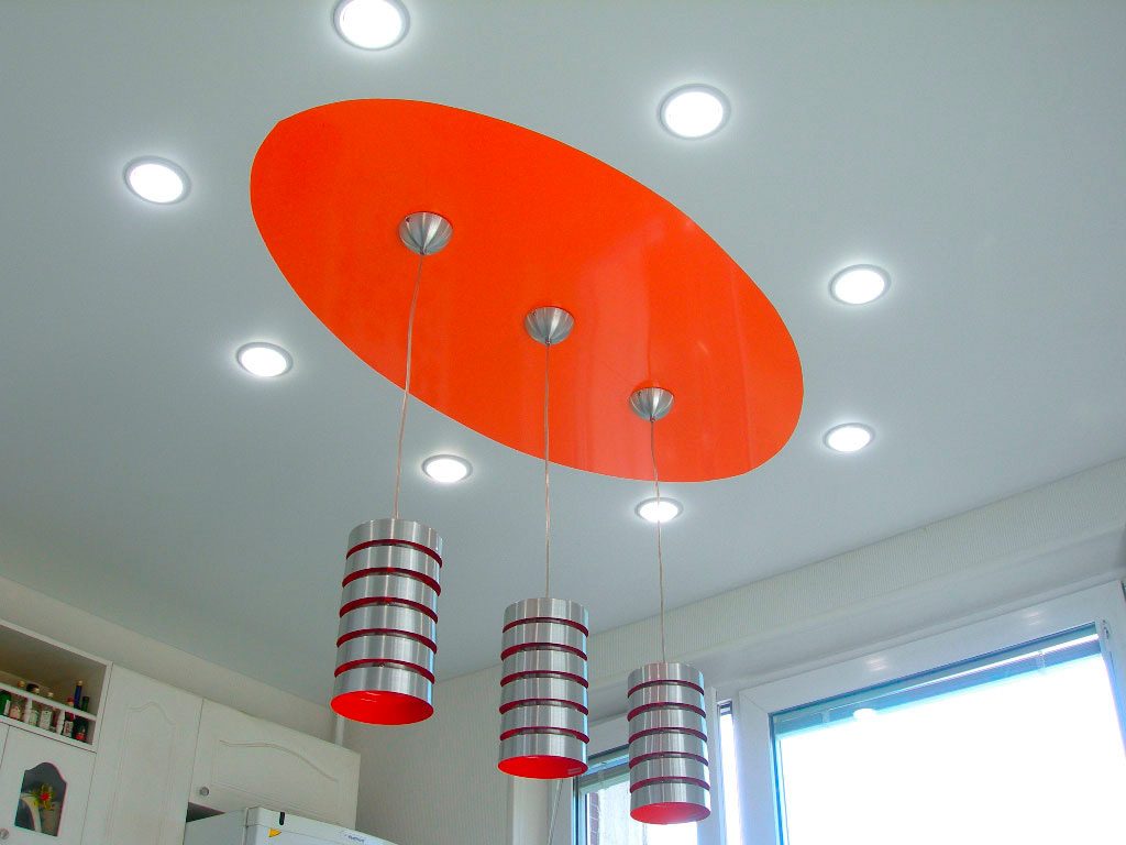 Подвесной светильник в натяжной потолок