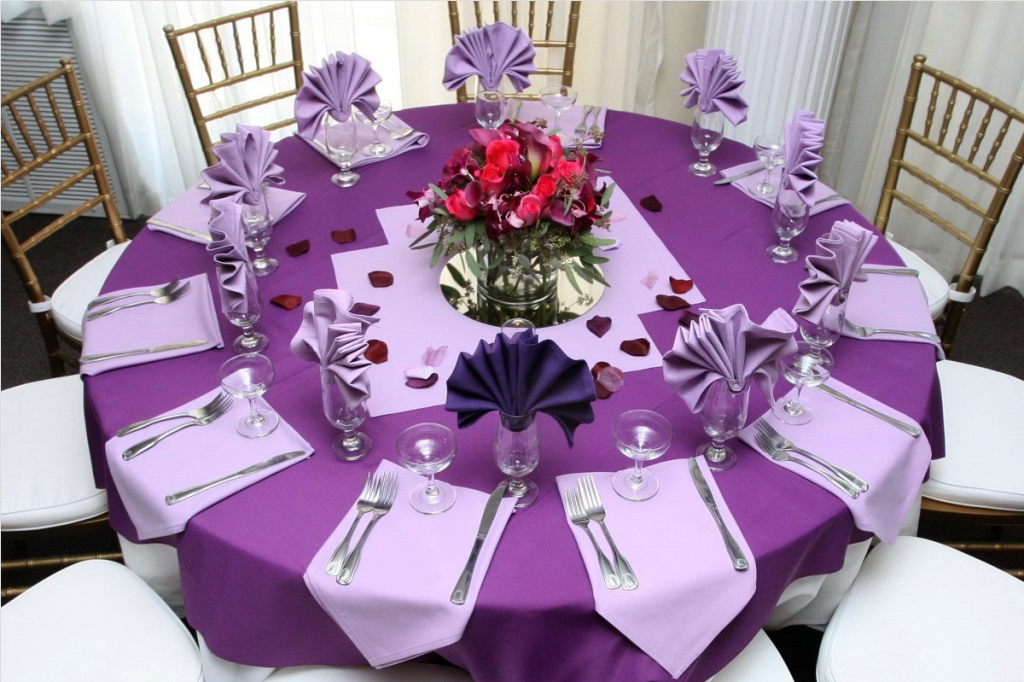 Сервировка стола в фиолетовом цвете