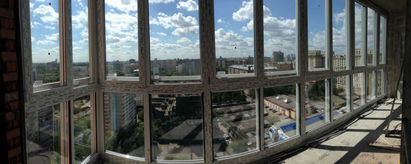 			Французские окна на балконе: дизайн и особенности установки		