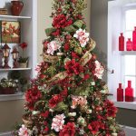 Оформление новогодней елки цветами и бантами